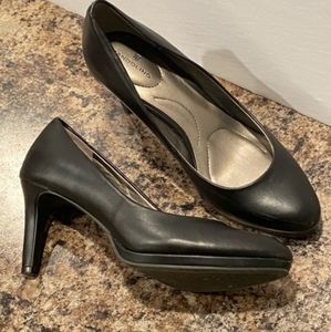 Sz7 Bandolino Black Heels
